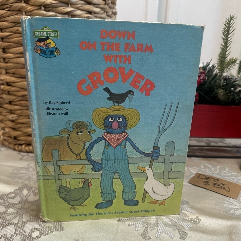 Down on the Farm with Grover Book - Picture 3 of 12